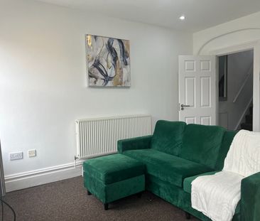4 Bed Maisonette, Two Mile Hill Road, BS15 - Photo 3