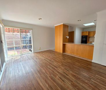 STREET FRONT 3 BEDROOM BEACHSIDE VILLA - Photo 3