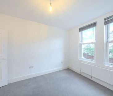 3 bedroom flat to rent - Photo 2