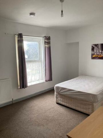 Large Double Room @ Five Bedroom Female Only share Phillips Parade, Swansea. - Photo 3