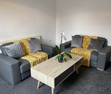 Mitford Place (Room 2), Armley, Leeds - Photo 1