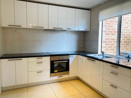 Stunning 3 Bedroom Townhouse in Desirable Mount Lawley - Photo 5