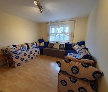 2 Bed Flat, Lupin Crescent, IG1 - Photo 2