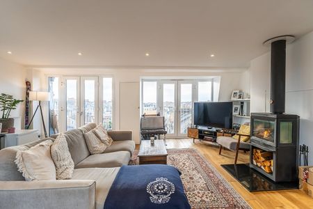 3 bedroom flat to rent - Photo 3