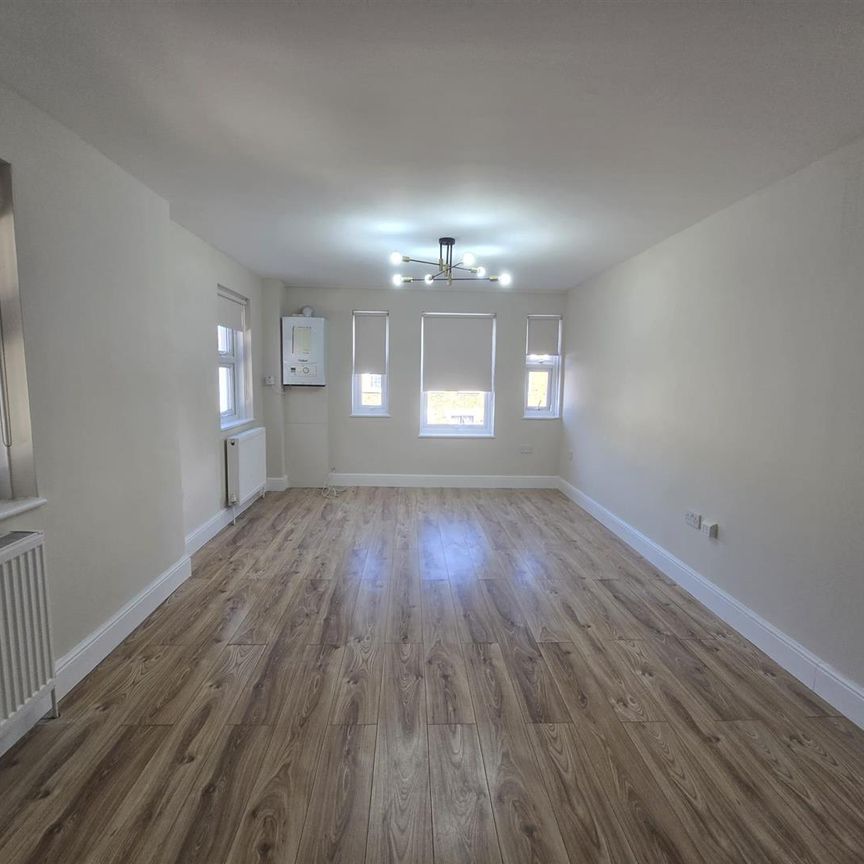 Askew Road, London W12 - Photo 1