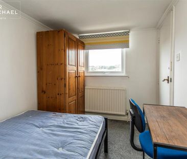 4 bedroom terraced house to rent - Photo 5