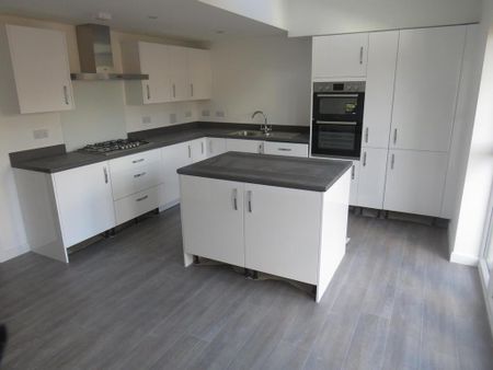 1 bedroom in a house share to rent - Photo 3