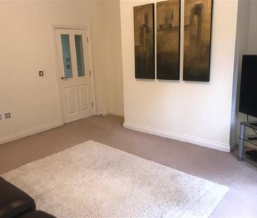 2 bedroom Flat To Let - Photo 2