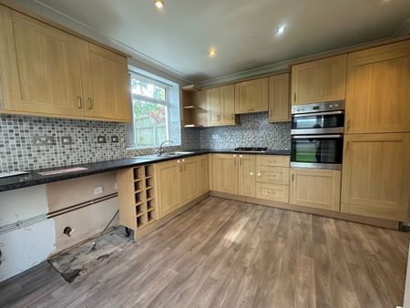 3 bedroom semi-detached house to rent - Photo 3