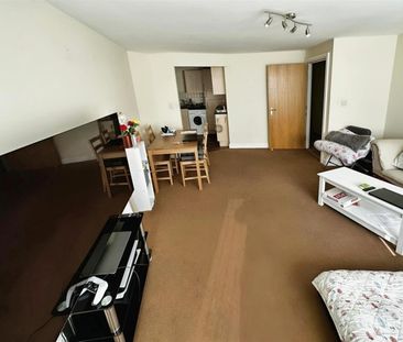 2 BED Flat To rent - Photo 2