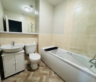 2 bedroom terraced house to rent - Photo 4