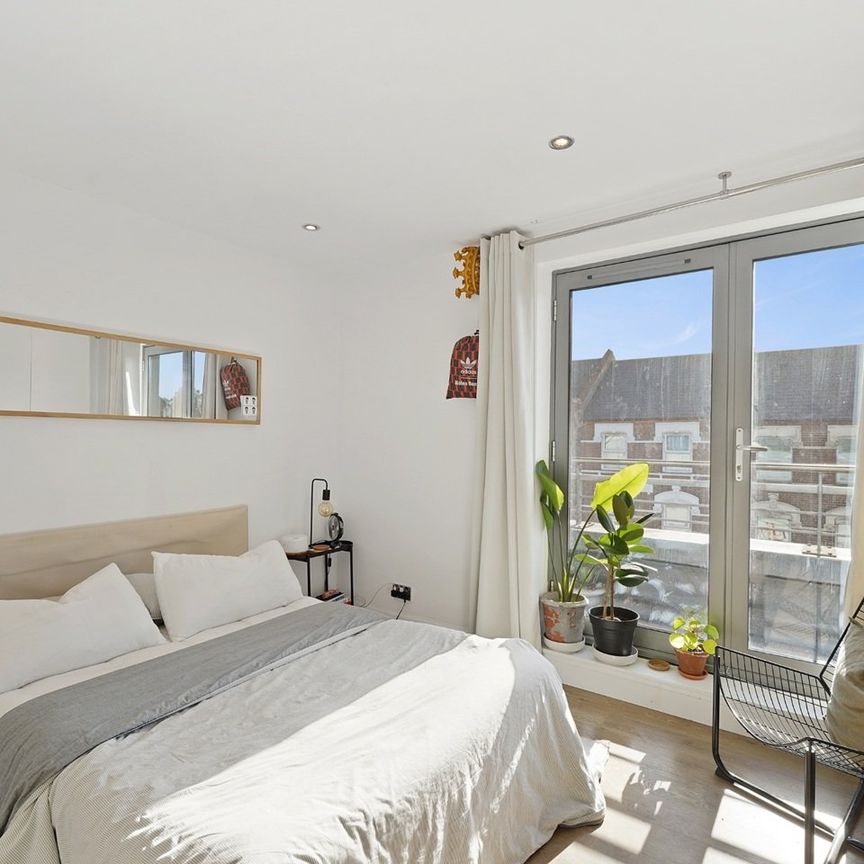 2 Bed Flat, Poplars Rd, E17 - Photo 1