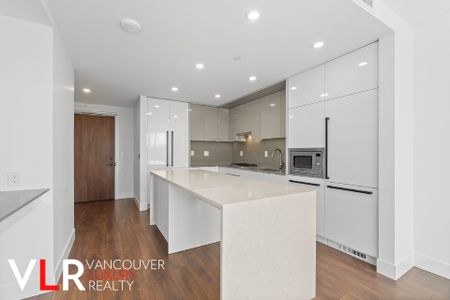 Condo in Burnaby, BC - Photo 4