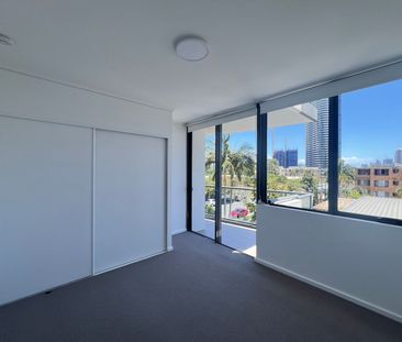 Modern Three-Bedroom Apartment in ‘Riva on Chevron’ - Photo 5