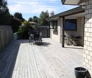 Modern Lynmore Home - Photo 1