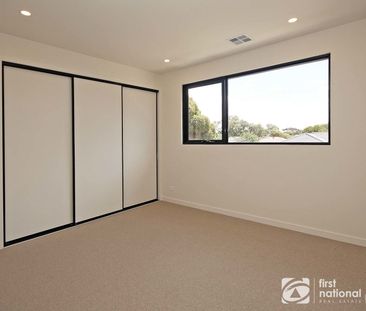 Contemporary Living with Convenience at your Doorstep - Photo 4