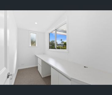19 Churchward Street, Greenslopes, Qld 4120 - Photo 3