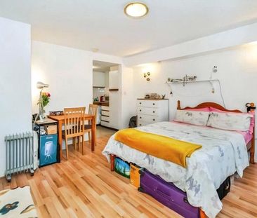 Badger Close, Feltham, TW13 7HA - Photo 2