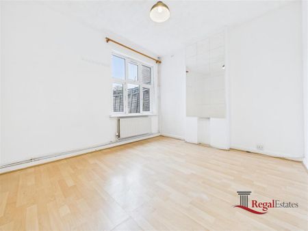 3 bedroom flat to rent - Photo 5