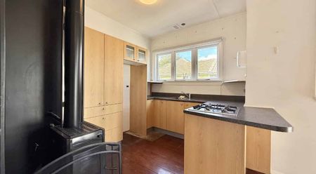 3 Bedroom House in Trentham - Photo 3