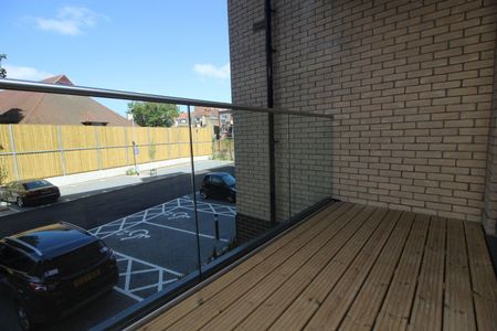 Court Yard, London, SE9 - Photo 5