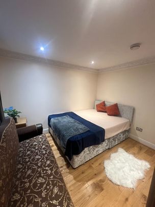 Room in a Shared Flat, Oxbow Mansions, SE10 - Photo 1