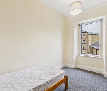 4 bedroom maisonette to rent - Photo 2