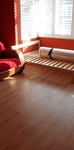 Room in a Shared House, Blenheim Avenue, IG2 - Photo 1