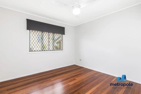 “SOLID BRICK IN SUPERB STAFFORD” - Photo 4