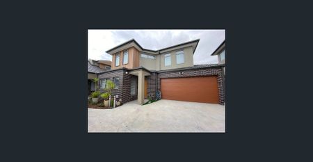 Almost brand new townhouse in ALTONA BEACH - Photo 2