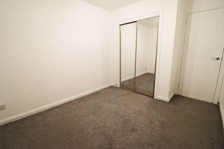 3 bedroom flat to rent - Photo 2