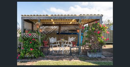 THREE BEDROOM HOME LOCATED IN A QUIET LOCATION - Photo 3