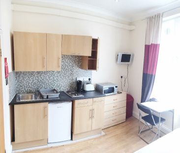 Studio Flat, Blythe Road, W14 - Photo 3