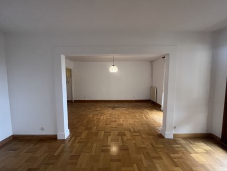 Appartement type 5 de 95 m2 avec balcon et cave + parking résidence. - Photo 2