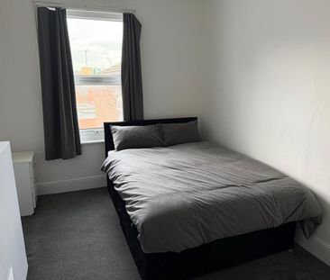 Room in a Shared House, Stockwood Crescent, LU1 - Photo 2