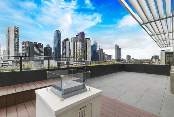 South Melbourne Living At It's Finest! - Photo 1