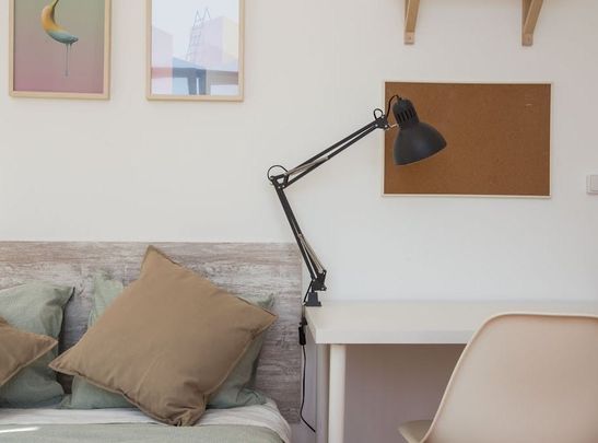 Calçada do Marquês de Abrantes, Lisbon, Lisbon 1200-163 - Photo 1