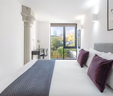 St. Georges Apartments, Brentford, TW8 flat to rent - Photo 3