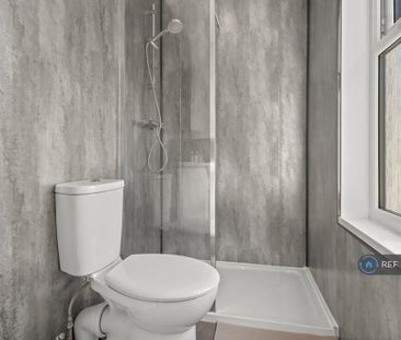 1 bedroom in a house share to rent - Photo 6