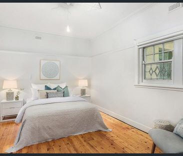 Art Deco Charm by the Beach — Freshly Updated & Perfectly Positioned - Photo 3