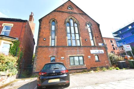 5 bedroom Flat in Flat 2, 49a Kirkstall Lane - Photo 2