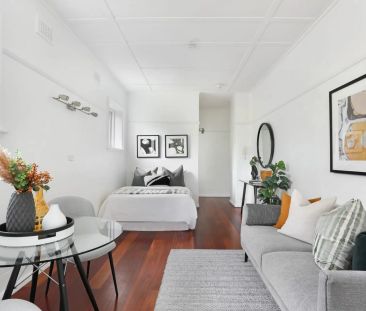 Superb studio in Darlinghurst's Grand `Versailles' Building - Photo 2