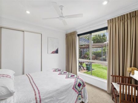 6 Calcita Avenue, Elanora QLD - Photo 4