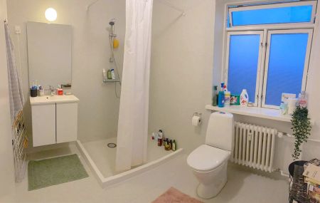 Rummelig 3-værelses lejlighed i Vejgaard med altan - Foto 5