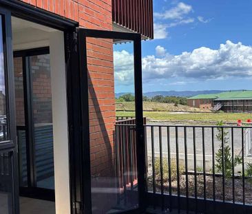 Brand new apartment with huge outdoor area - Photo 4