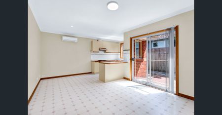 Charming Two-Bedroom Unit in Prime Surrey Hills - Photo 4