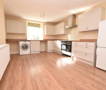 4 bedroom detached house to rent - Photo 2