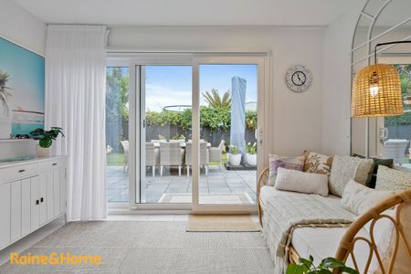 22 Windsor Street, Kingston Beach, TAS 7050 - Photo 2