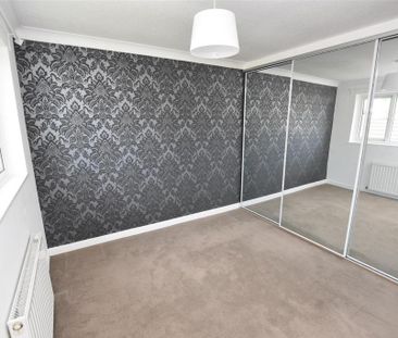 3 bedroom end of terrace house to rent - Photo 4