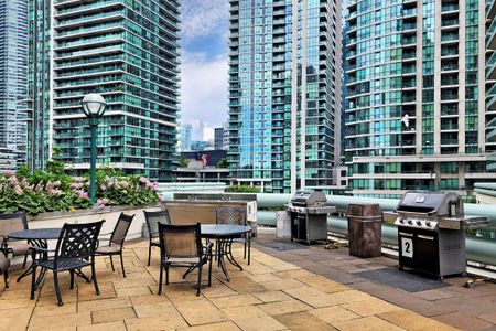 For Lease - 10 Queens Quay Unit# 1807, Toronto, Ontario - Photo 2